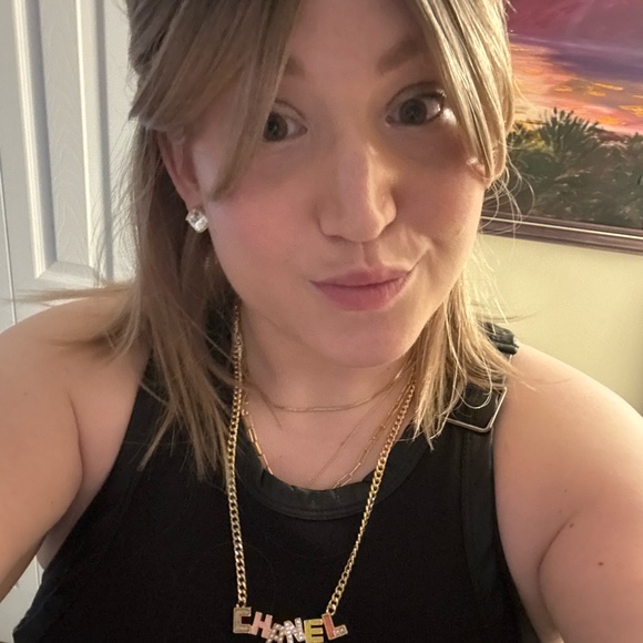 Meet your Posher, Amanda - Picture 4 of 5